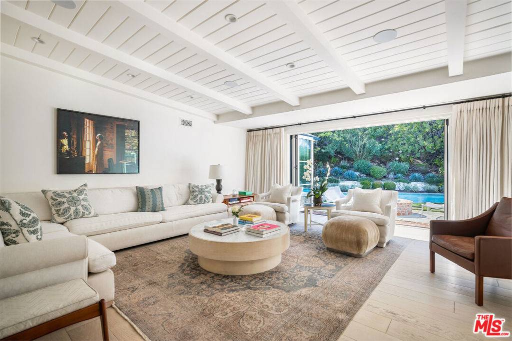 Beverly Hills, CA 90210,1801 San Ysidro DR