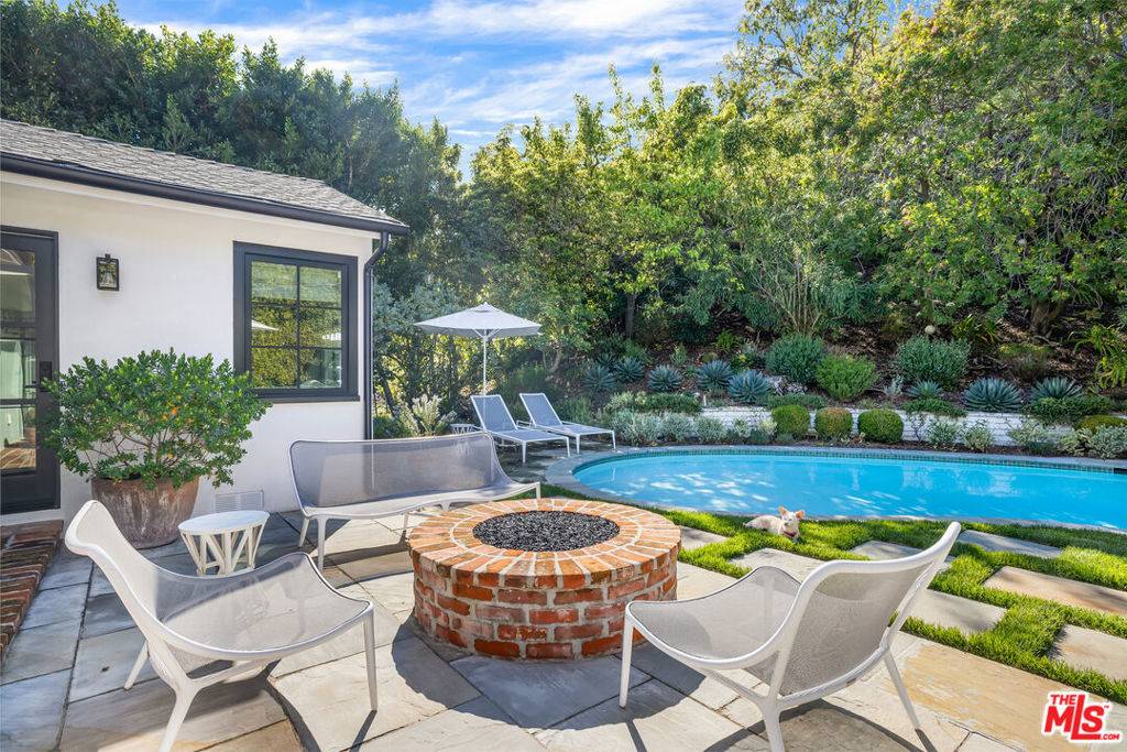 Beverly Hills, CA 90210,1801 San Ysidro DR
