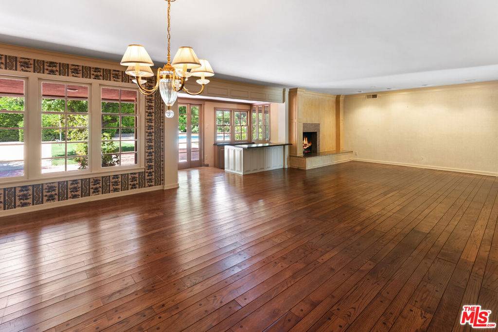 Woodland Hills, CA 91364,5347 Winnetka AVE