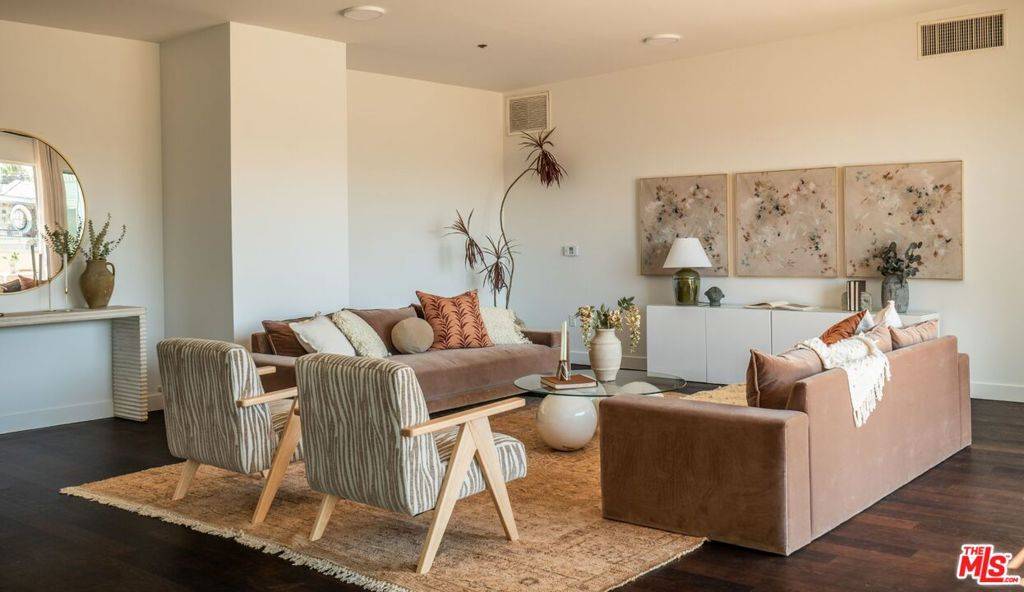 West Hollywood, CA 90069,855 N Croft AVE #PH4