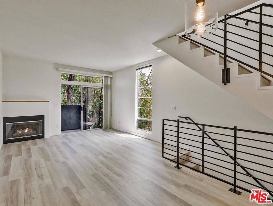 West Los Angeles, CA 90025,11960 Iowa #1