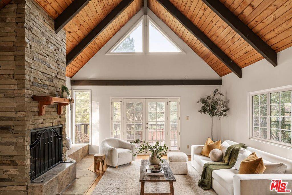Topanga, CA 90290,20500 Paradise LN