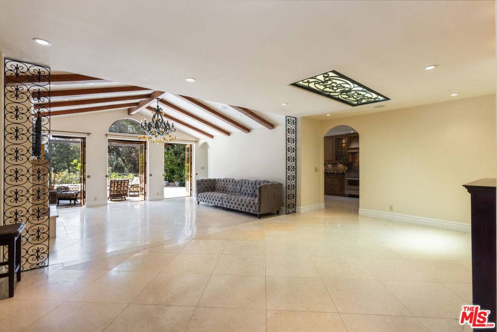 Los Angeles, CA 90077,15401 Brownwood PL