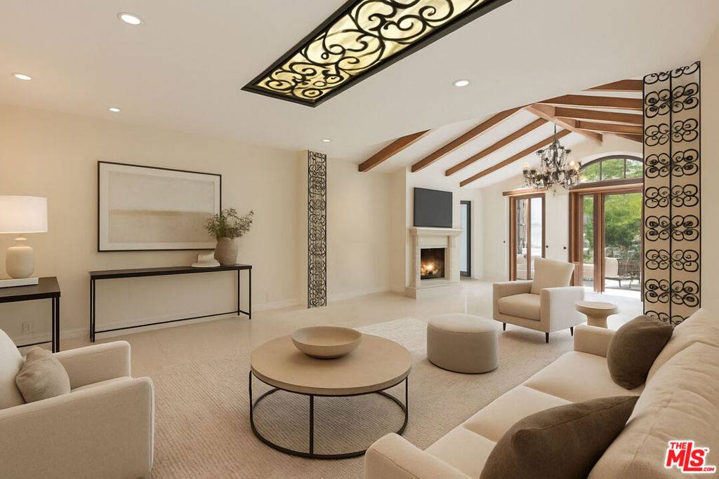 Los Angeles, CA 90077,15401 Brownwood PL