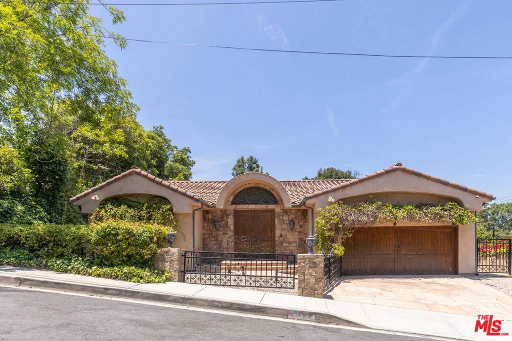 Los Angeles, CA 90077,15401 Brownwood PL