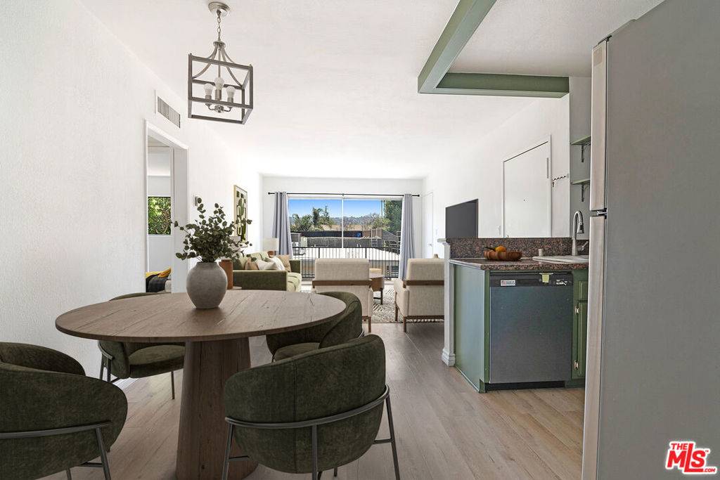 Sherman Oaks, CA 91411,14560 Clark ST #213