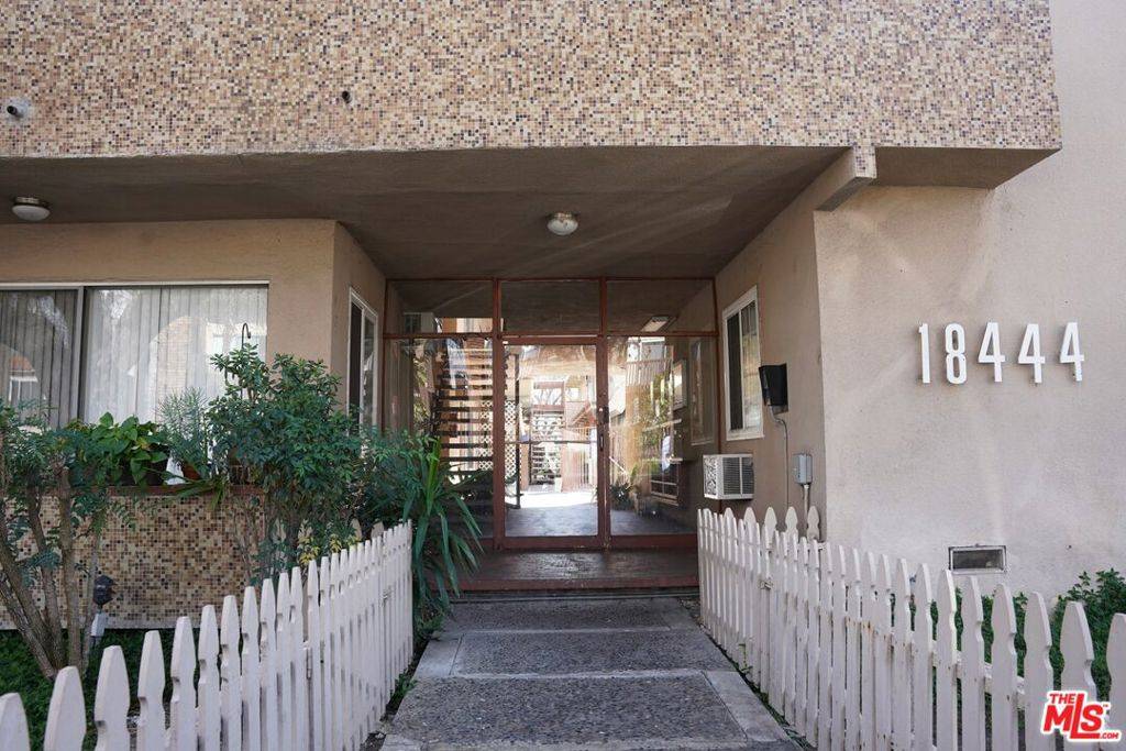 Tarzana, CA 91356,18444 Collins ST #14