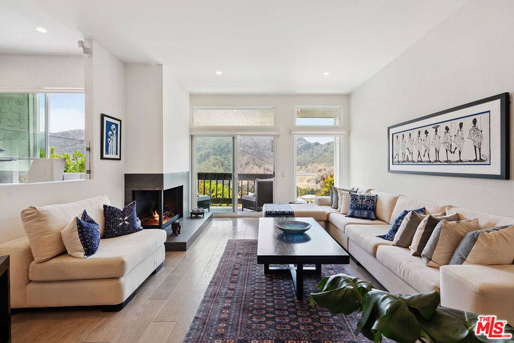 Pacific Palisades, CA 90272,1774 Palisades DR