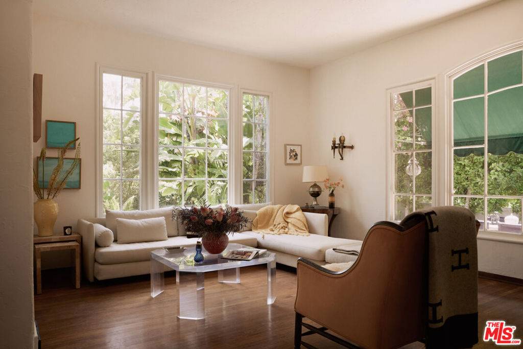 Los Angeles, CA 90068,2034 Grace AVE