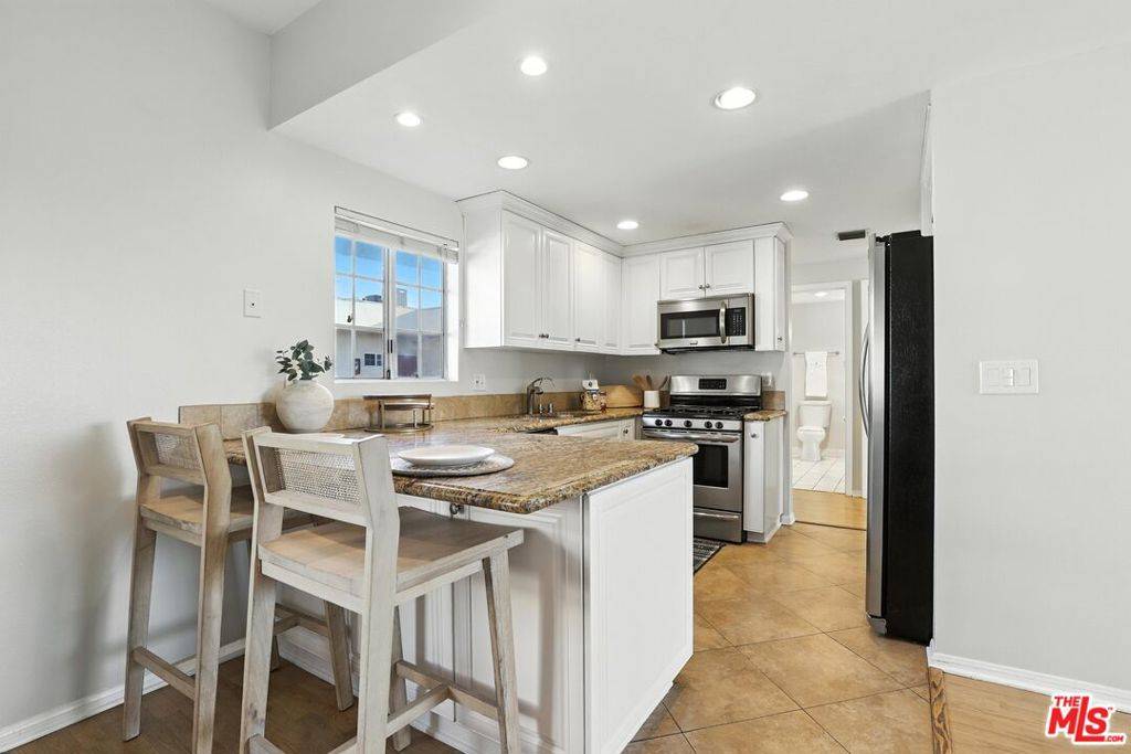 North Hollywood, CA 91602,11531 Riverside DR #308
