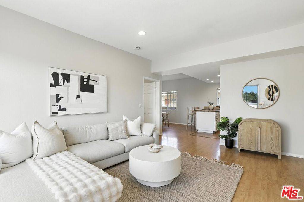 North Hollywood, CA 91602,11531 Riverside DR #308