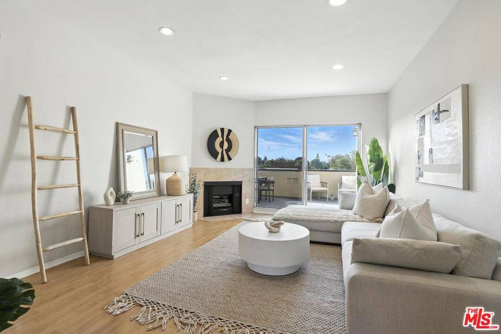North Hollywood, CA 91602,11531 Riverside DR #308