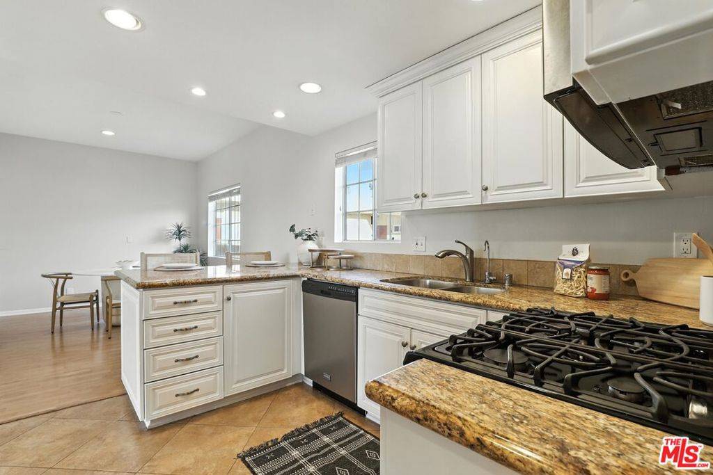 North Hollywood, CA 91602,11531 Riverside DR #308