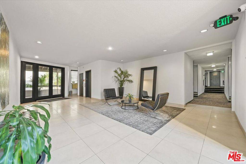West Hollywood, CA 90069,8960 Cynthia ST #211