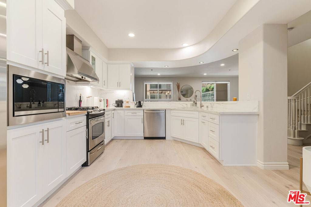 Playa Vista, CA 90094,13031 Villosa PL #102