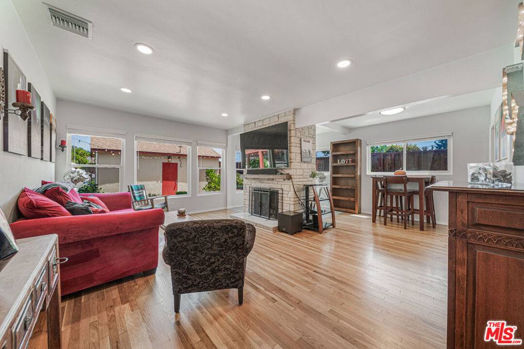 Van Nuys, CA 91405,15001 Hartland ST