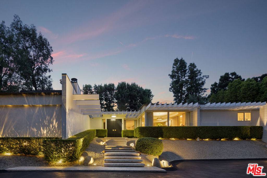 Encino, CA 91436,16745 Bosque DR