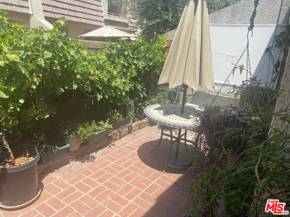Tarzana, CA 91356,18417 Collins ST #A