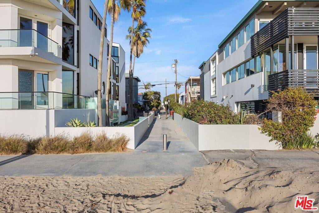 Venice, CA 90291,30 24th PL