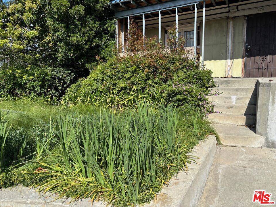Los Angeles, CA 90029,770 N Alexandria AVE
