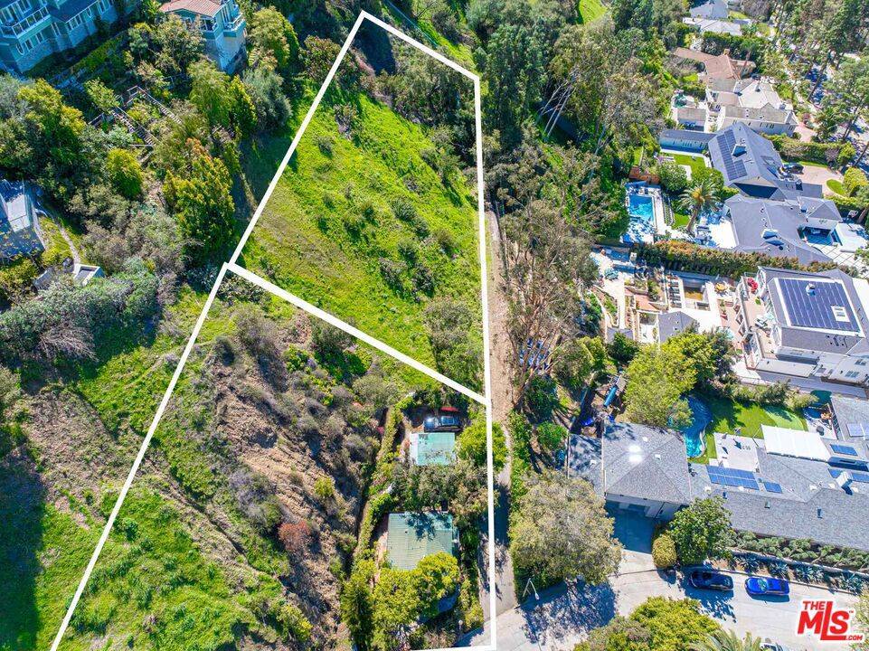 Beverly Hills, CA 90210,1418 Lindacrest DR
