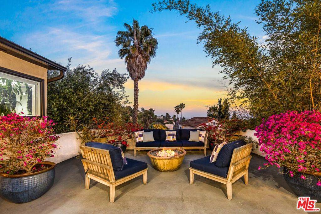 Los Angeles, CA 90068,6345 Bryn Mawr DR
