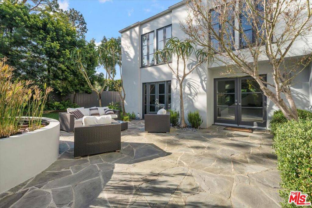 Los Angeles, CA 90046,3055 Nichols Canyon RD