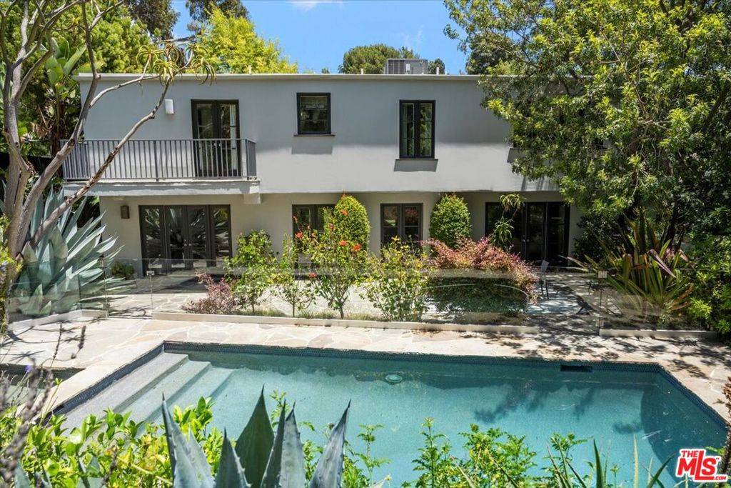 Los Angeles, CA 90046,3055 Nichols Canyon RD