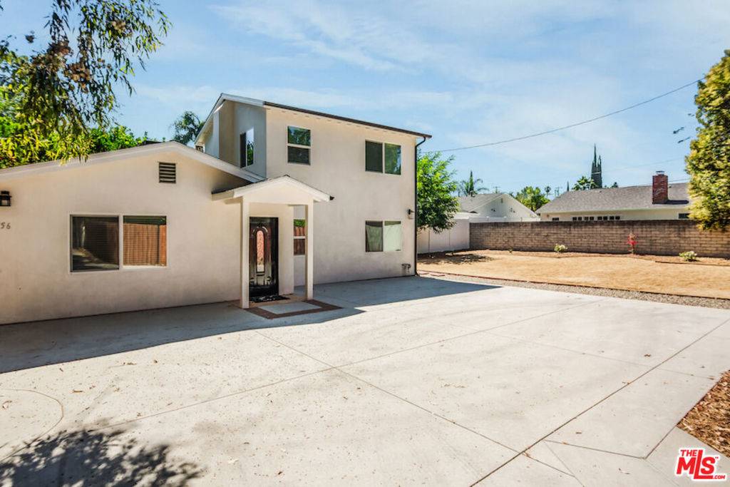 Woodland Hills, CA 91367,5756 Fallbrook AVE