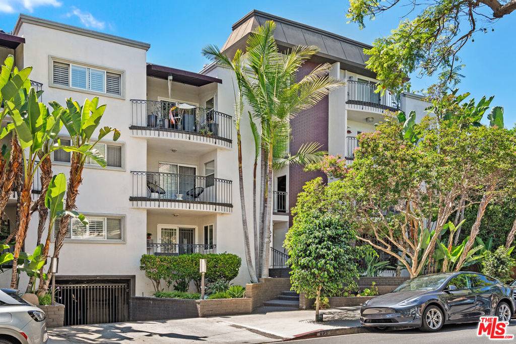 West Hollywood, CA 90048,625 N Flores ST #304