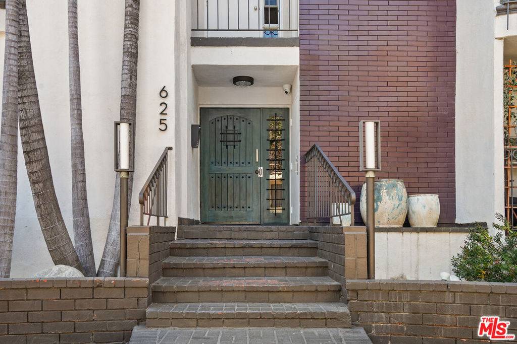 West Hollywood, CA 90048,625 N Flores ST #304