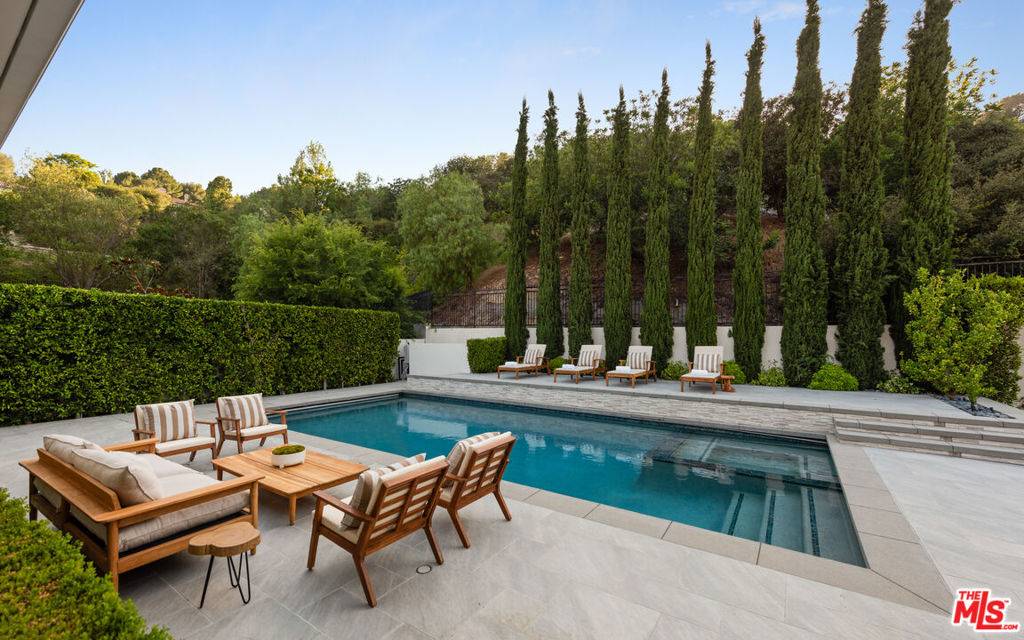 Sherman Oaks, CA 91423,3685 Benedict Canyon LN