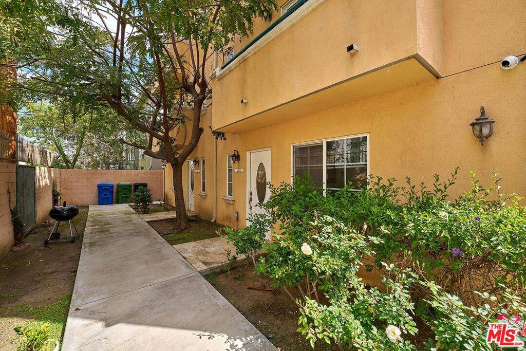 Los Angeles, CA 90005,821 S Gramercy PL #3