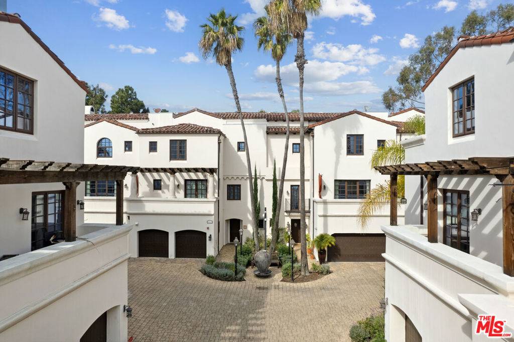 Los Angeles, CA 90049,11937 W Sunset BLVD #7