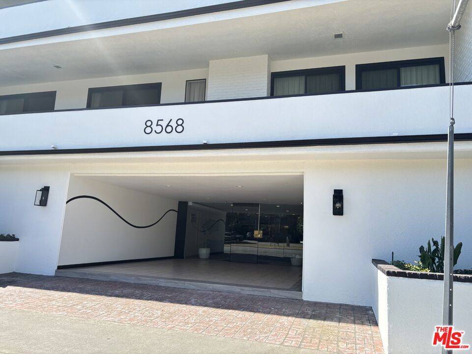 Los Angeles, CA 90048,8568 Burton WAY #101