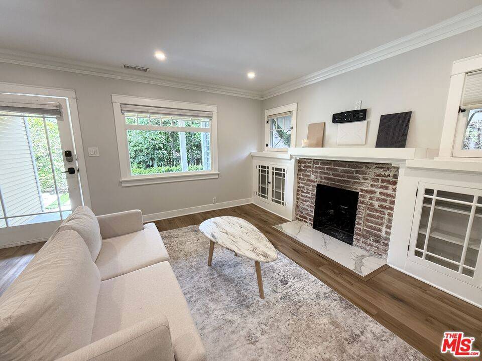 West Hollywood, CA 90046,901 N Orange Grove AVE