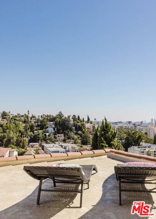 Los Angeles, CA 90068,2039 Glencoe WAY
