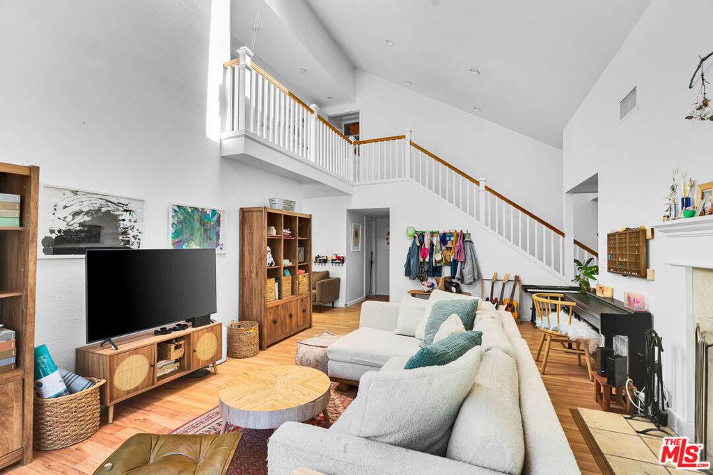 Agoura Hills, CA 91301,3952 Patrick Henry PL