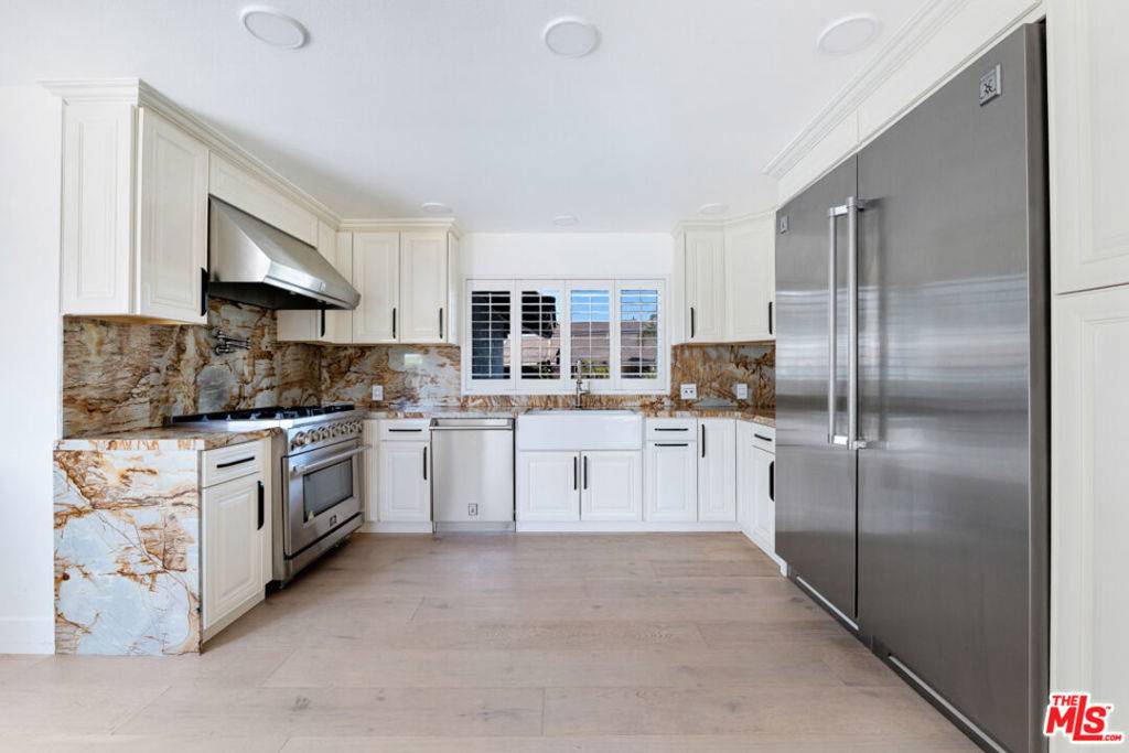 Westlake Village, CA 91361,32305 Blue Rock