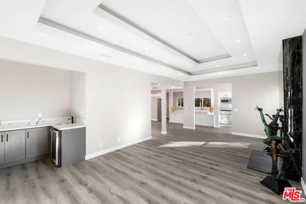 Beverly Hills, CA 90211,164 N Willaman DR