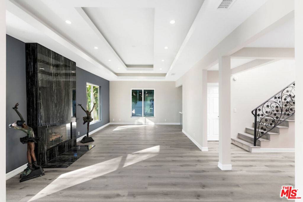 Beverly Hills, CA 90211,164 N Willaman DR