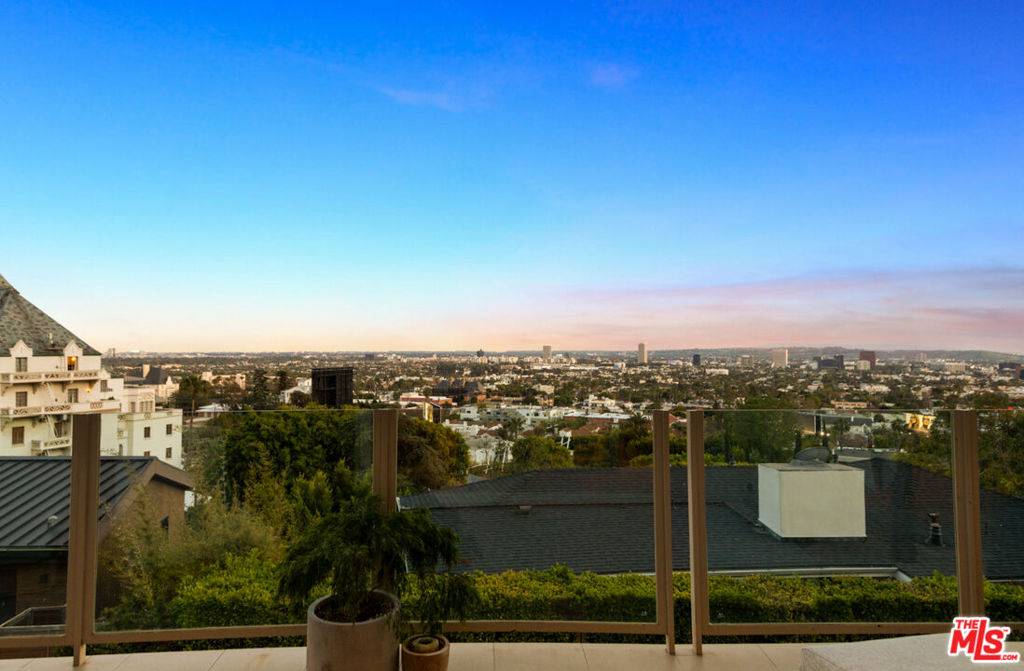 Los Angeles, CA 90069,8271 Woodshill TRL