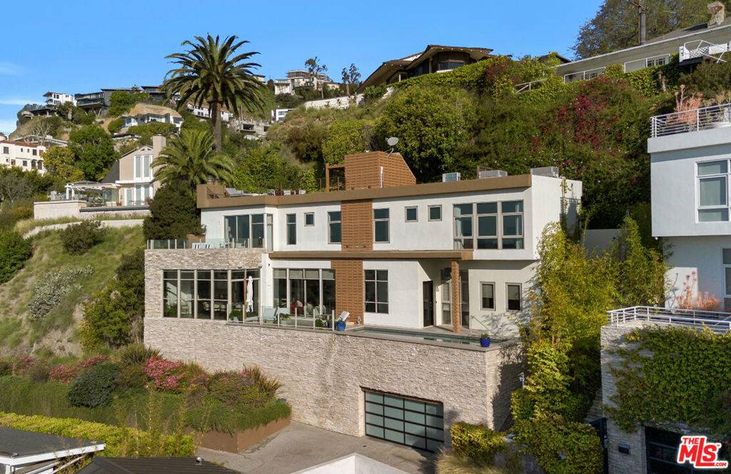 Los Angeles, CA 90069,8271 Woodshill TRL