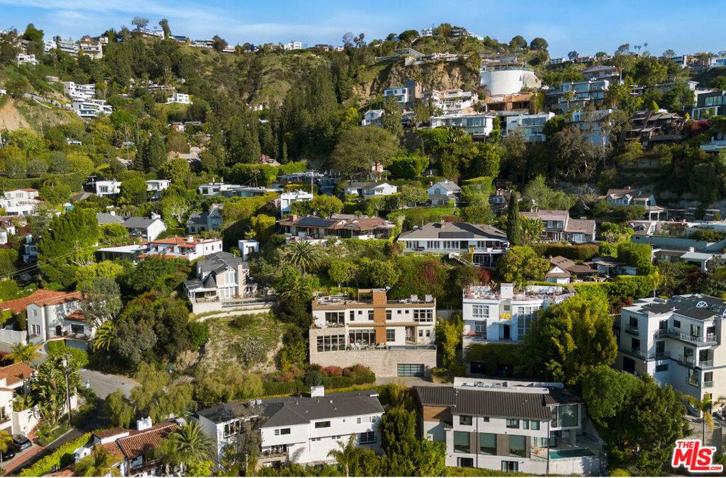 Los Angeles, CA 90069,8271 Woodshill TRL