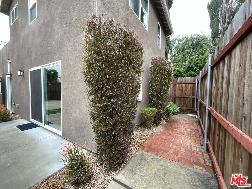 Van Nuys, CA 91405,15031 15033 Hartland ST