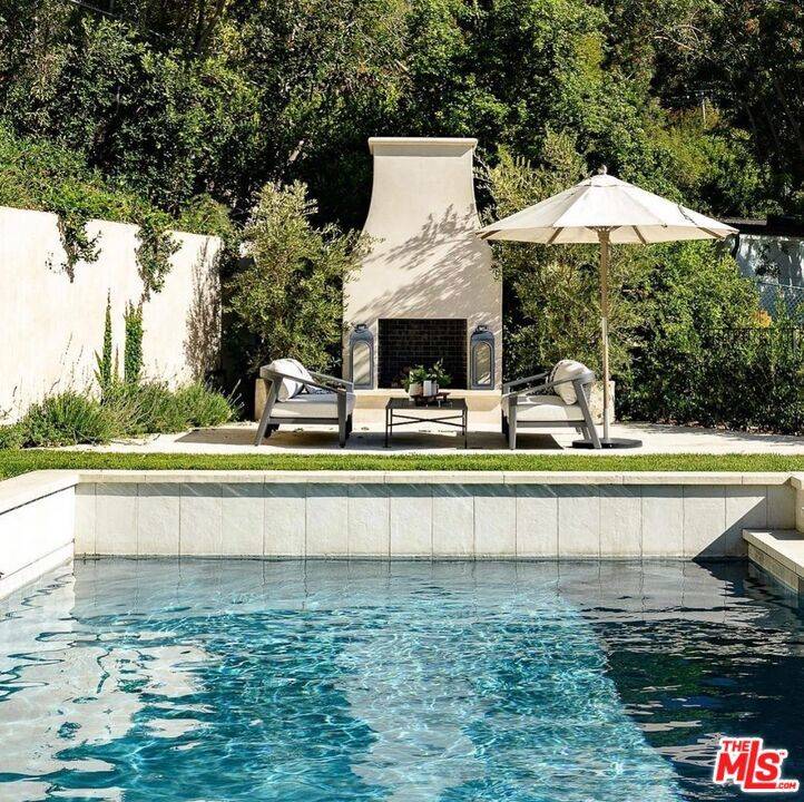 Beverly Hills, CA 90210,9161 Hazen DR