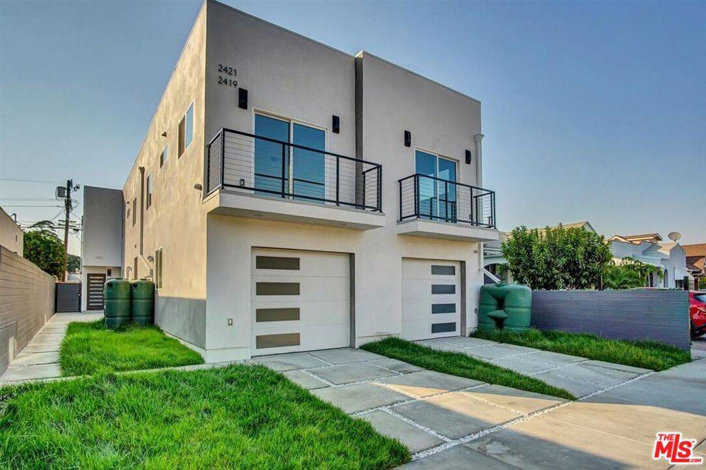 Los Angeles, CA 90016,2421 S Cochran AVE