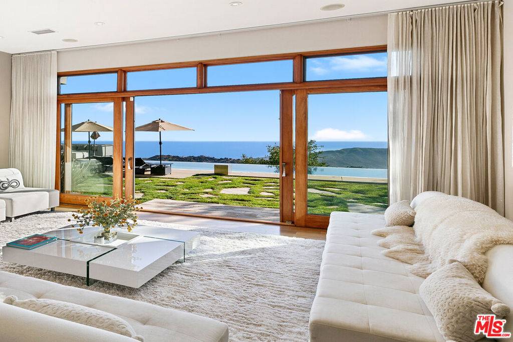 Malibu, CA 90265,301 Loma Metisse RD