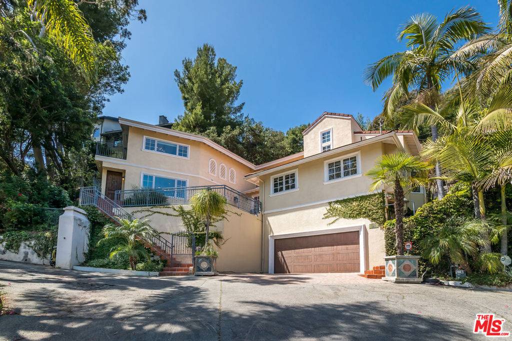 Los Angeles, CA 90049,941 N Norman PL