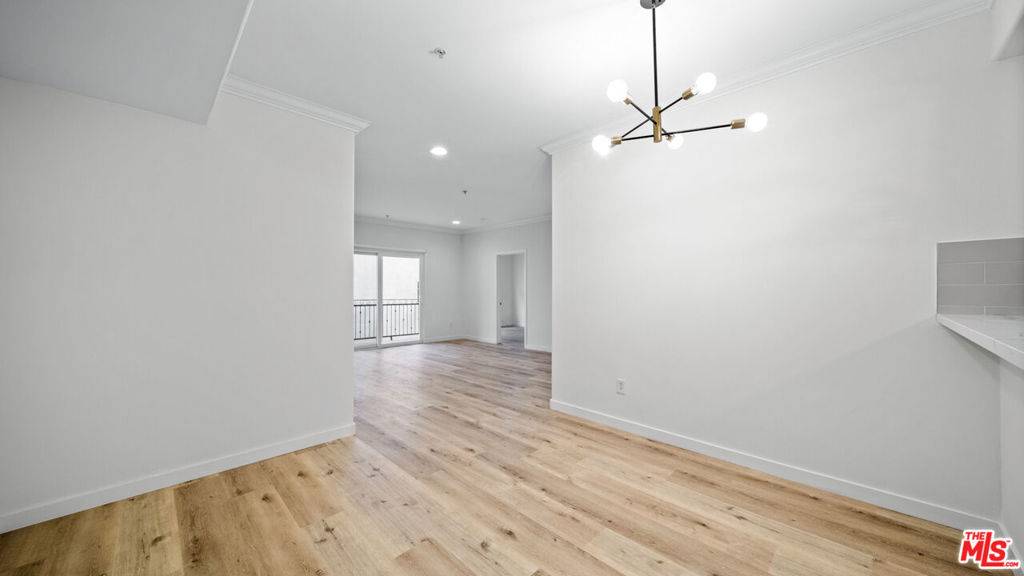 Los Angeles, CA 90064,2335 S Bentley AVE #207